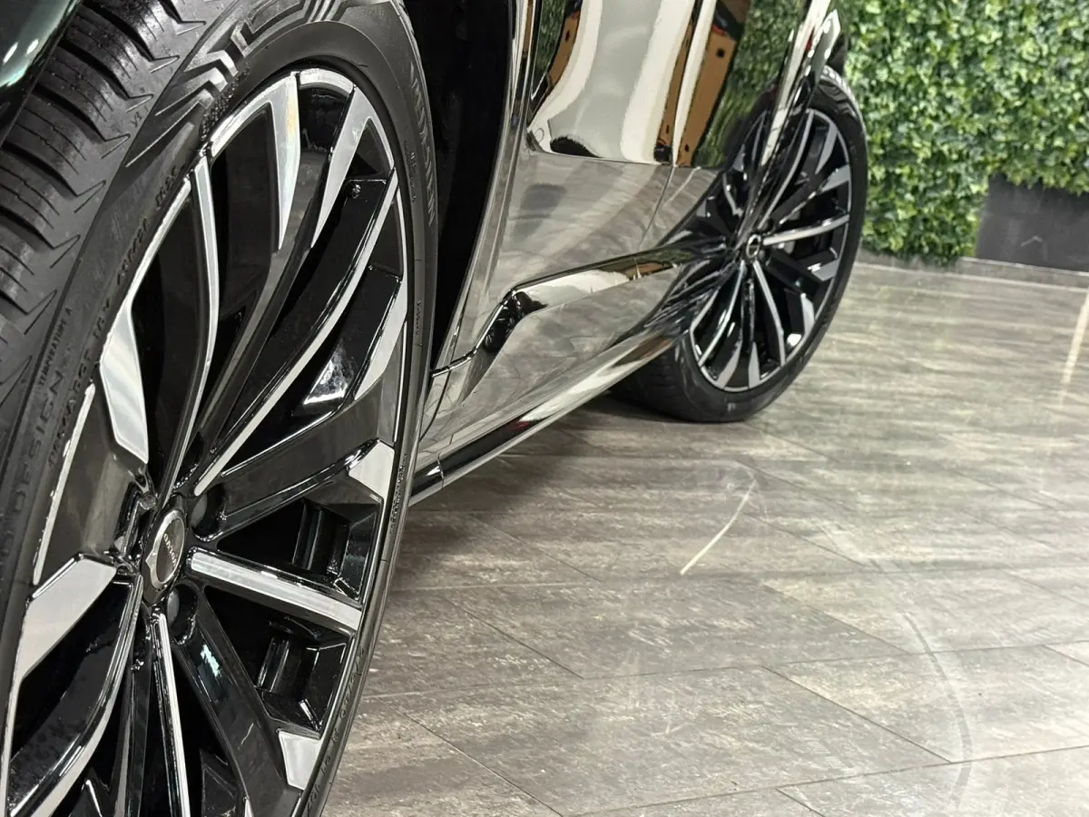 T8 AWD Recharge Ultra Dark | Full Option! | Bowers & Wilkins | Luchtvering | Stoelventilatie | Trekhaak | All Season banden | 360 Camera | Head-Up Display | Stoelmassage | 455pk | Adaptieve 