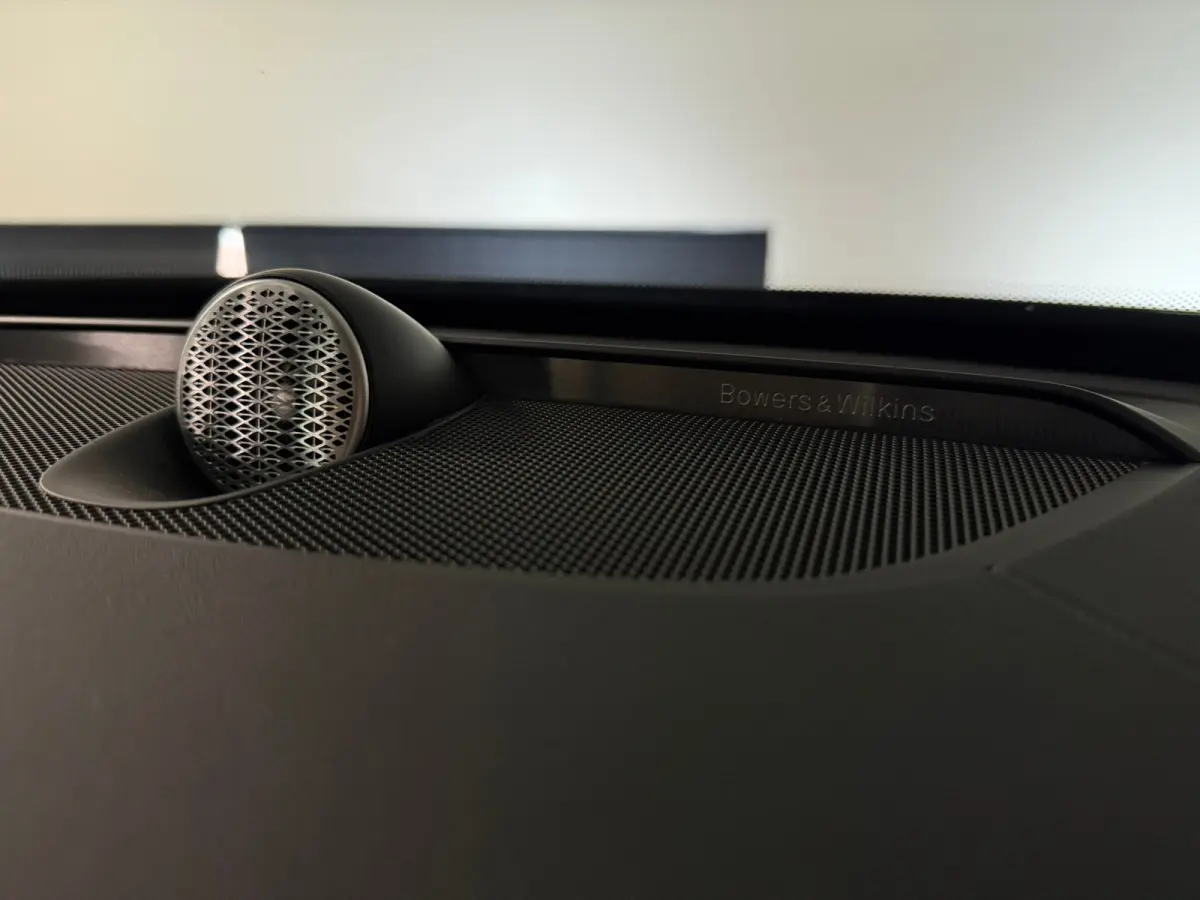 T8 AWD Recharge Ultra Dark | Full Option! | Bowers & Wilkins | Luchtvering | Stoelventilatie | Trekhaak | All Season banden | 360 Camera | Head-Up Display | Stoelmassage | 455pk | Adaptieve 