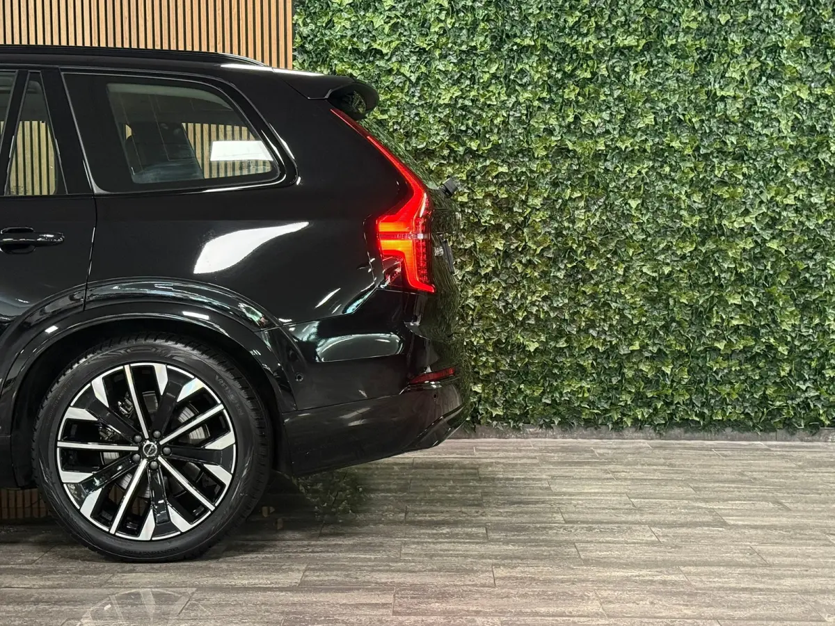 T8 AWD Recharge Ultra Dark | Full Option! | Bowers & Wilkins | Luchtvering | Stoelventilatie | Trekhaak | All Season banden | 360 Camera | Head-Up Display | Stoelmassage | 455pk | Adaptieve 