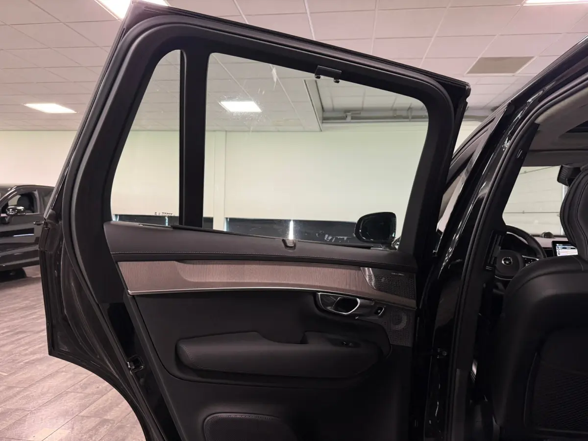 T8 AWD Recharge Ultra Dark | Full Option! | Bowers & Wilkins | Luchtvering | Stoelventilatie | Trekhaak | All Season banden | 360 Camera | Head-Up Display | Stoelmassage | 455pk | Adaptieve 