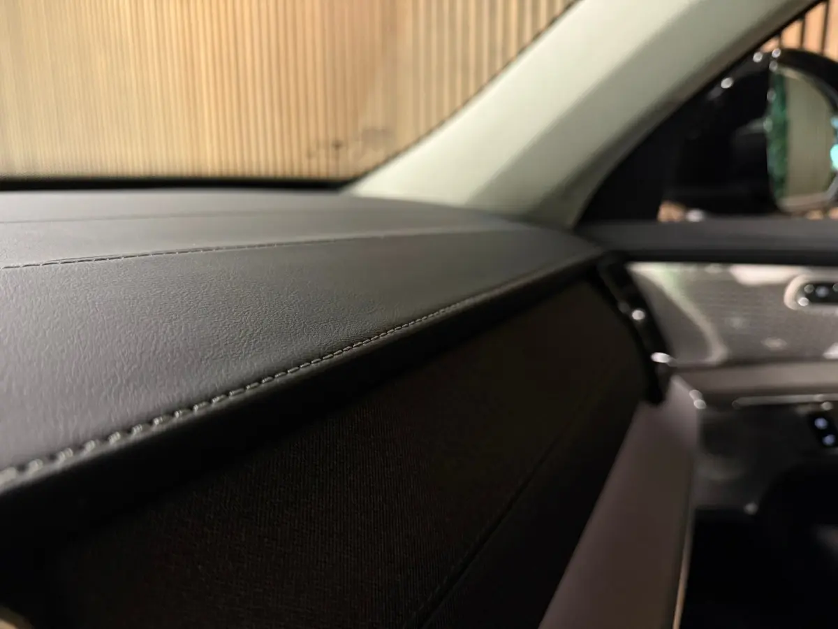 T8 AWD Recharge Ultra Dark | Full Option! | Bowers & Wilkins | Luchtvering | Stoelventilatie | Trekhaak | All Season banden | 360 Camera | Head-Up Display | Stoelmassage | 455pk | Adaptieve 