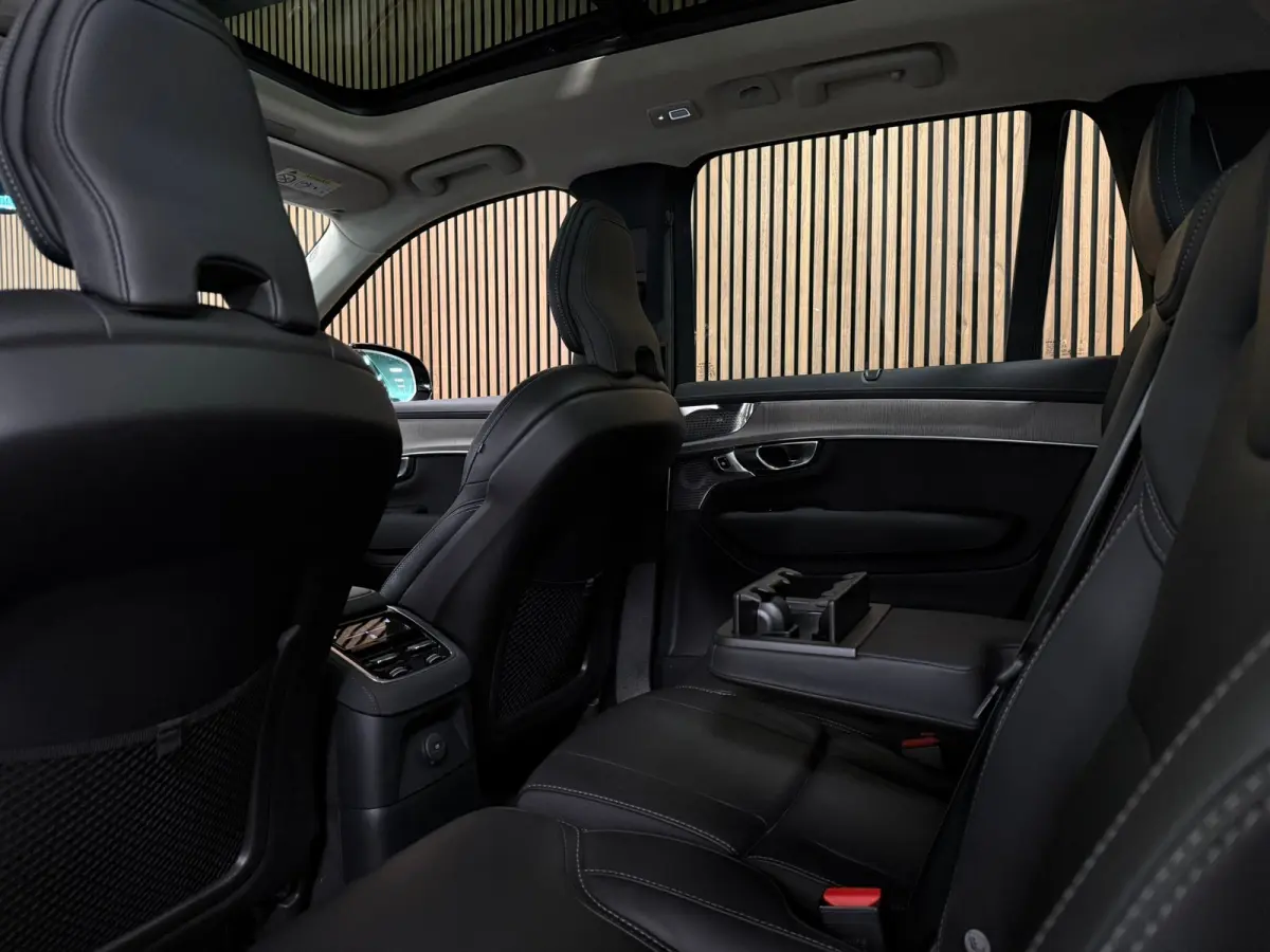 T8 AWD Recharge Ultra Dark | Full Option! | Bowers & Wilkins | Luchtvering | Stoelventilatie | Trekhaak | All Season banden | 360 Camera | Head-Up Display | Stoelmassage | 455pk | Adaptieve 
