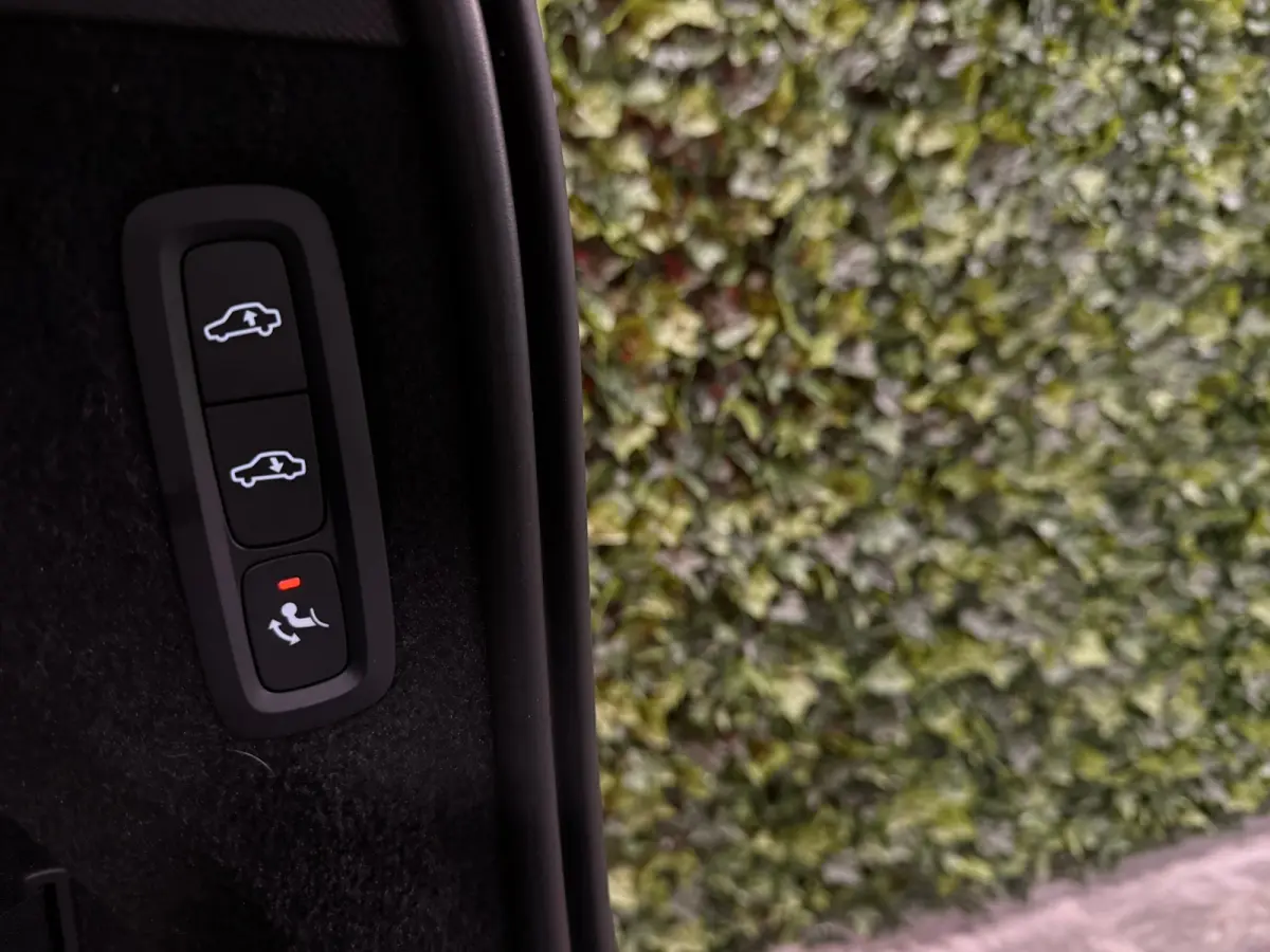 T8 AWD Recharge Ultimate Bright | Luchtvering | Trekhaak | 360 Camera | Head-Up Display | 455pk | Harman Kardon | Adaptieve Cruise Control | Stoelverwarming voor+achter | Stuurwielverwarming