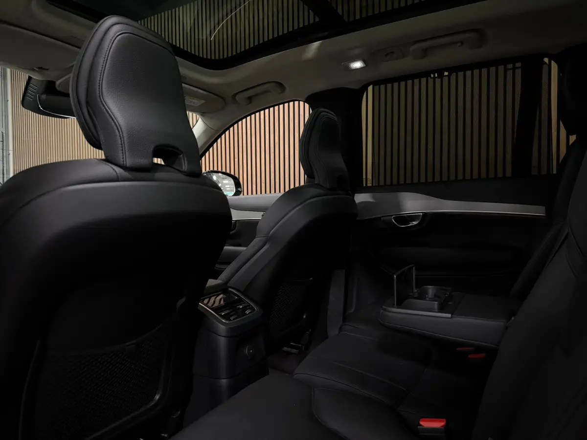 T8 AWD Recharge Ultimate Bright | Luchtvering | Trekhaak | 360 Camera | Head-Up Display | 455pk | Harman Kardon | Adaptieve Cruise Control | Stoelverwarming voor+achter | Stuurwielverwarming