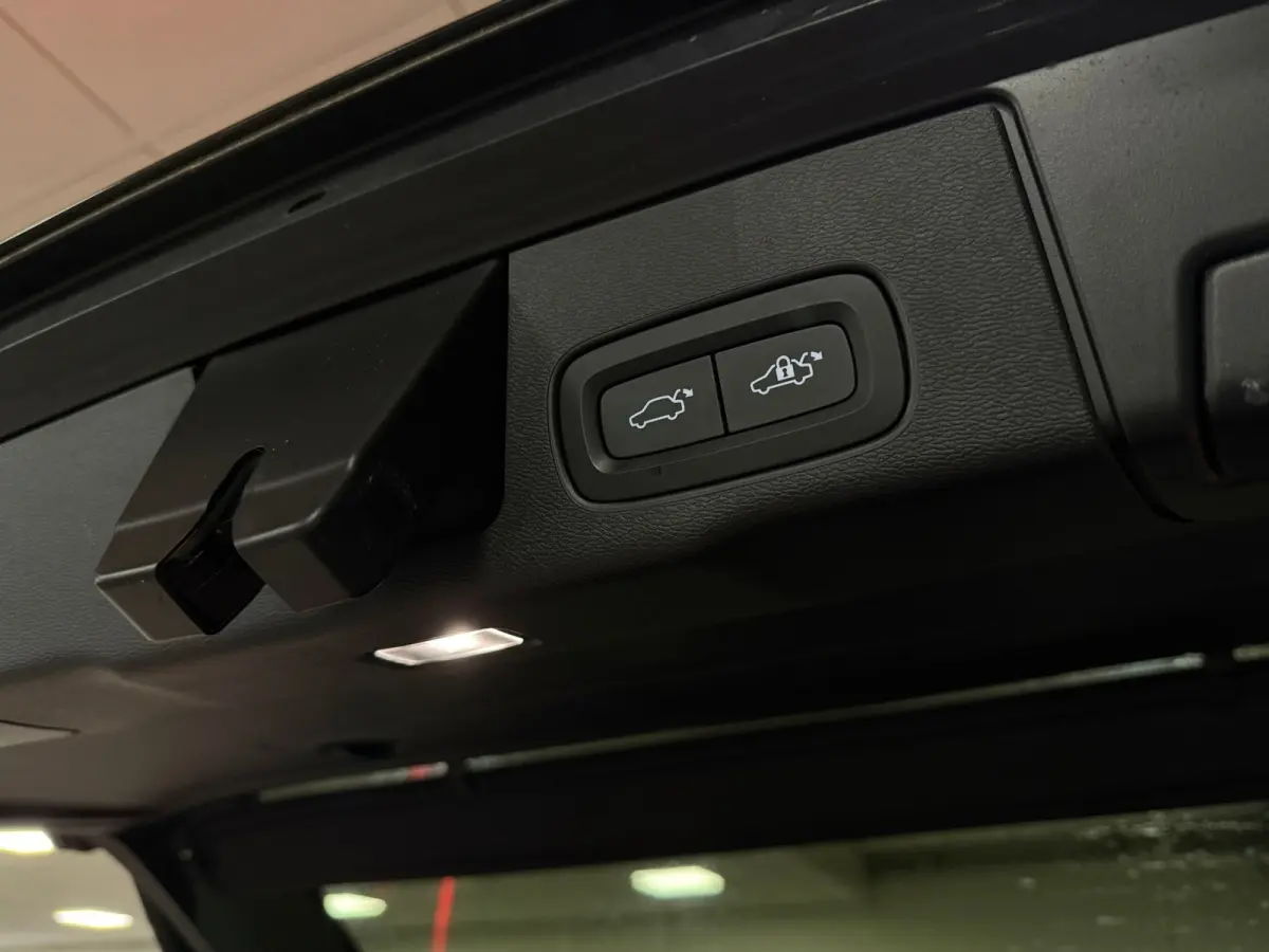 T6 AWD Recharge Ultimate Bright Long Range | Luchtvering | Trekhaak | Head-Up Display | Harman Kardon | Parkeercamera | Adaptieve Cruise Control | Stoelverwarming | Stuurwielverwarming | Sch