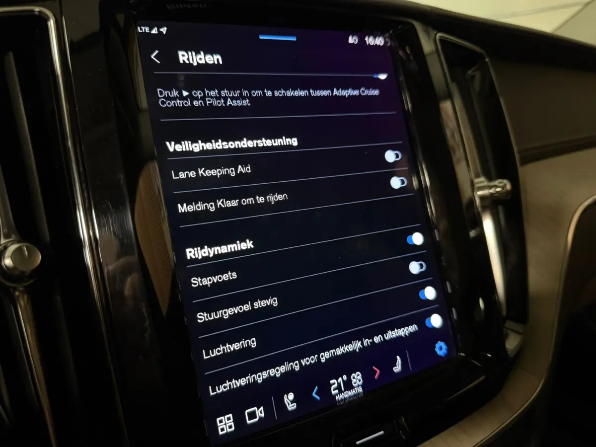 T6 AWD Recharge Ultimate Bright Long Range | Luchtvering | Trekhaak | Head-Up Display | Harman Kardon | Parkeercamera | Adaptieve Cruise Control | Stoelverwarming | Stuurwielverwarming | Sch
