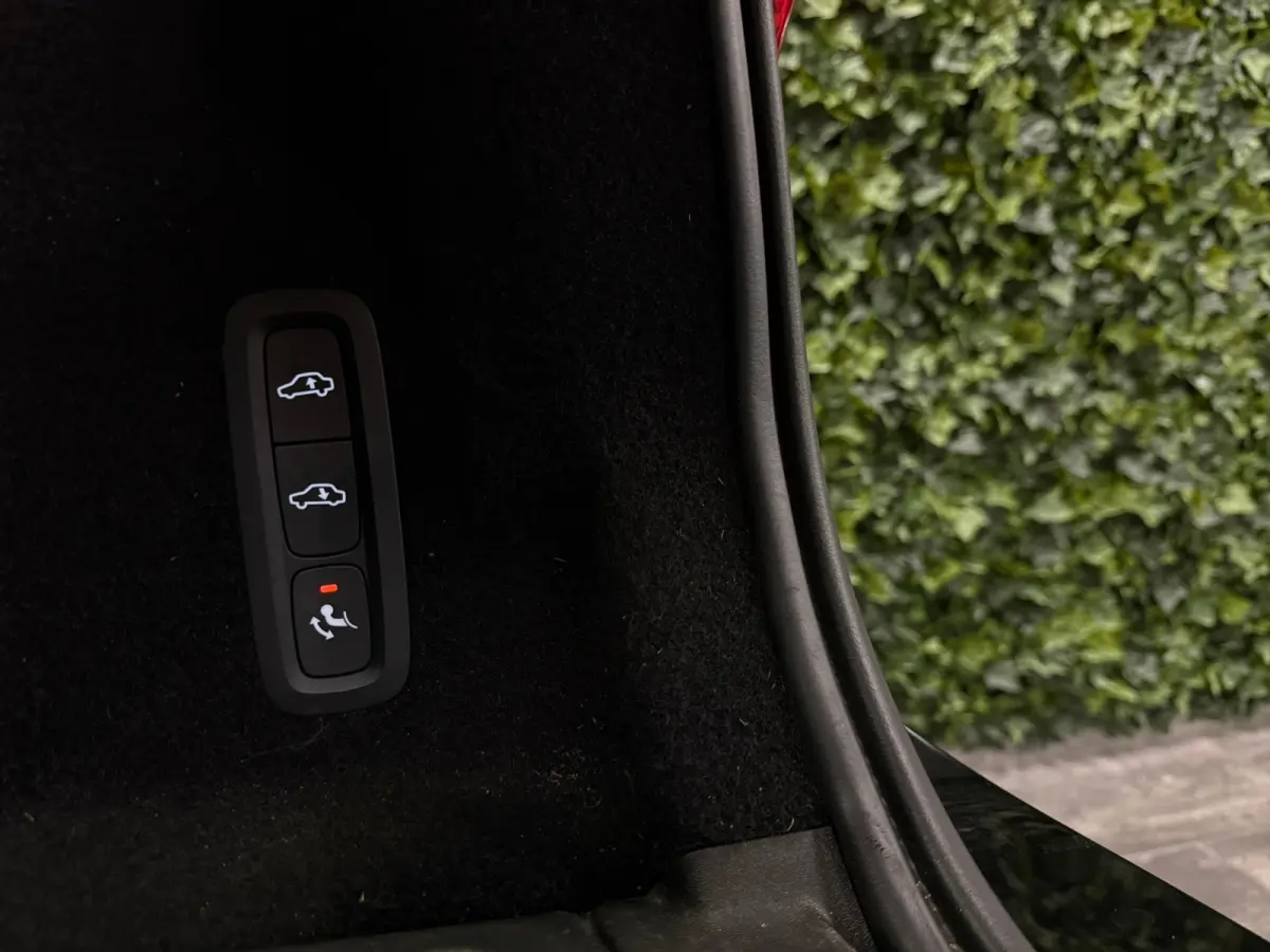 T6 AWD Recharge Ultimate Bright Long Range | Luchtvering | Trekhaak | Head-Up Display | Harman Kardon | Parkeercamera | Adaptieve Cruise Control | Stoelverwarming | Stuurwielverwarming | Sch