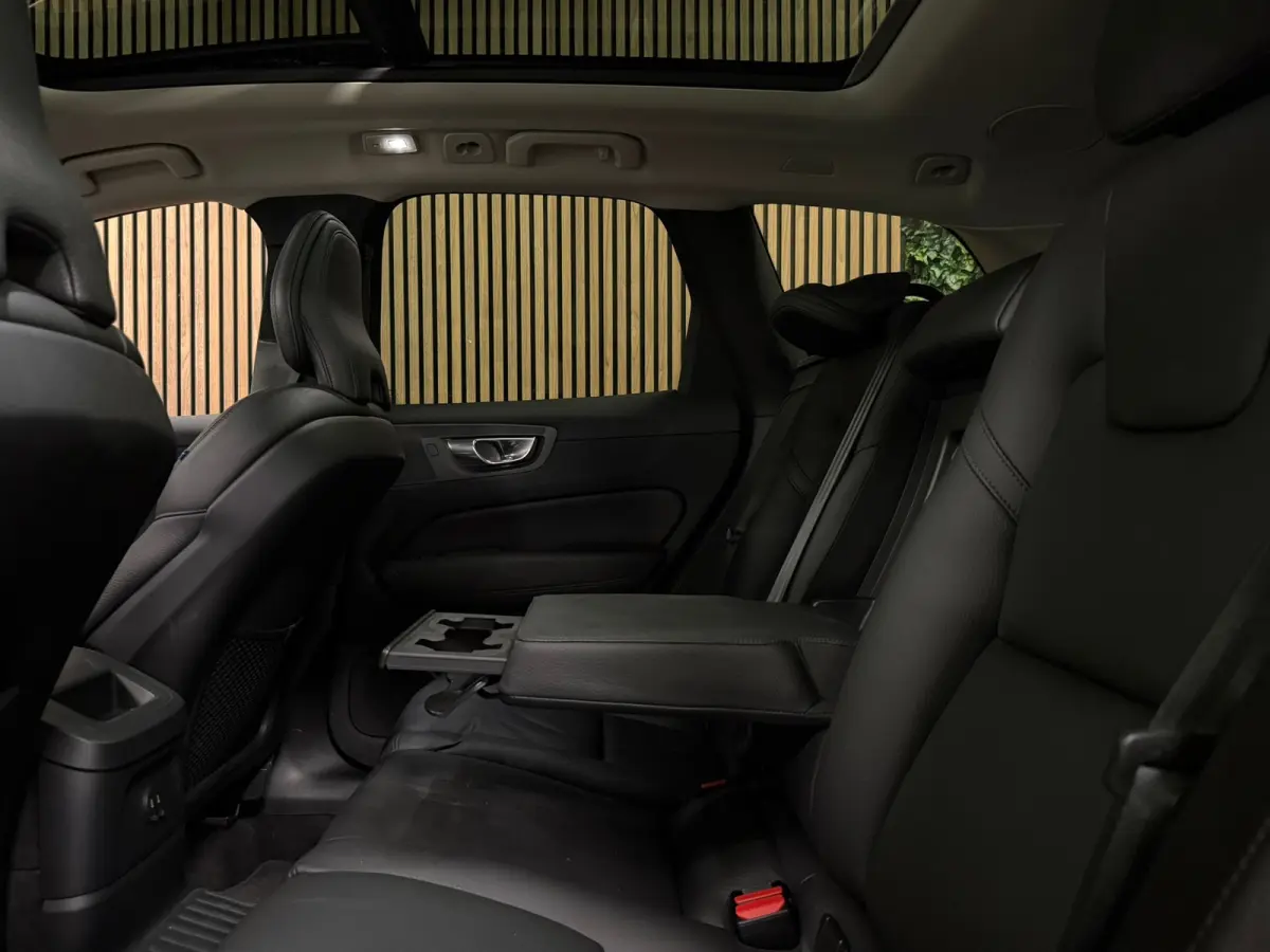 T6 AWD Recharge Ultimate Bright Long Range | Luchtvering | Trekhaak | Head-Up Display | Harman Kardon | Parkeercamera | Adaptieve Cruise Control | Stoelverwarming | Stuurwielverwarming | Sch