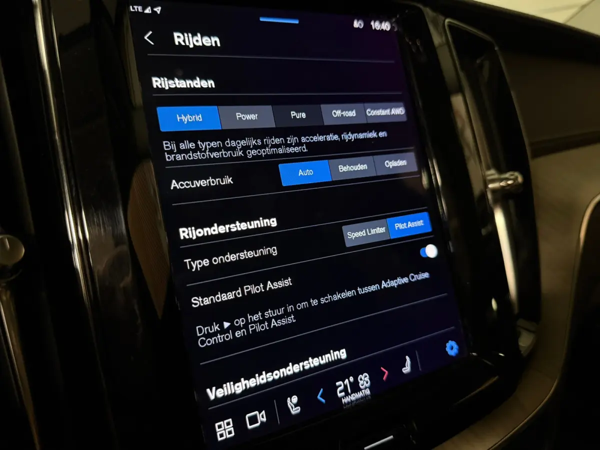 T6 AWD Recharge Ultimate Bright Long Range | Luchtvering | Trekhaak | Head-Up Display | Harman Kardon | Parkeercamera | Adaptieve Cruise Control | Stoelverwarming | Stuurwielverwarming | Sch