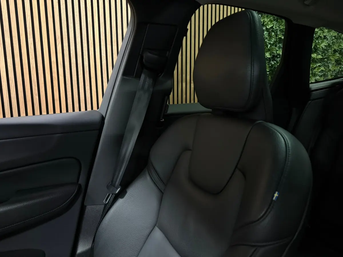 T6 AWD Recharge Ultimate Bright Long Range | Luchtvering | Trekhaak | Head-Up Display | Harman Kardon | Parkeercamera | Adaptieve Cruise Control | Stoelverwarming | Stuurwielverwarming | Sch
