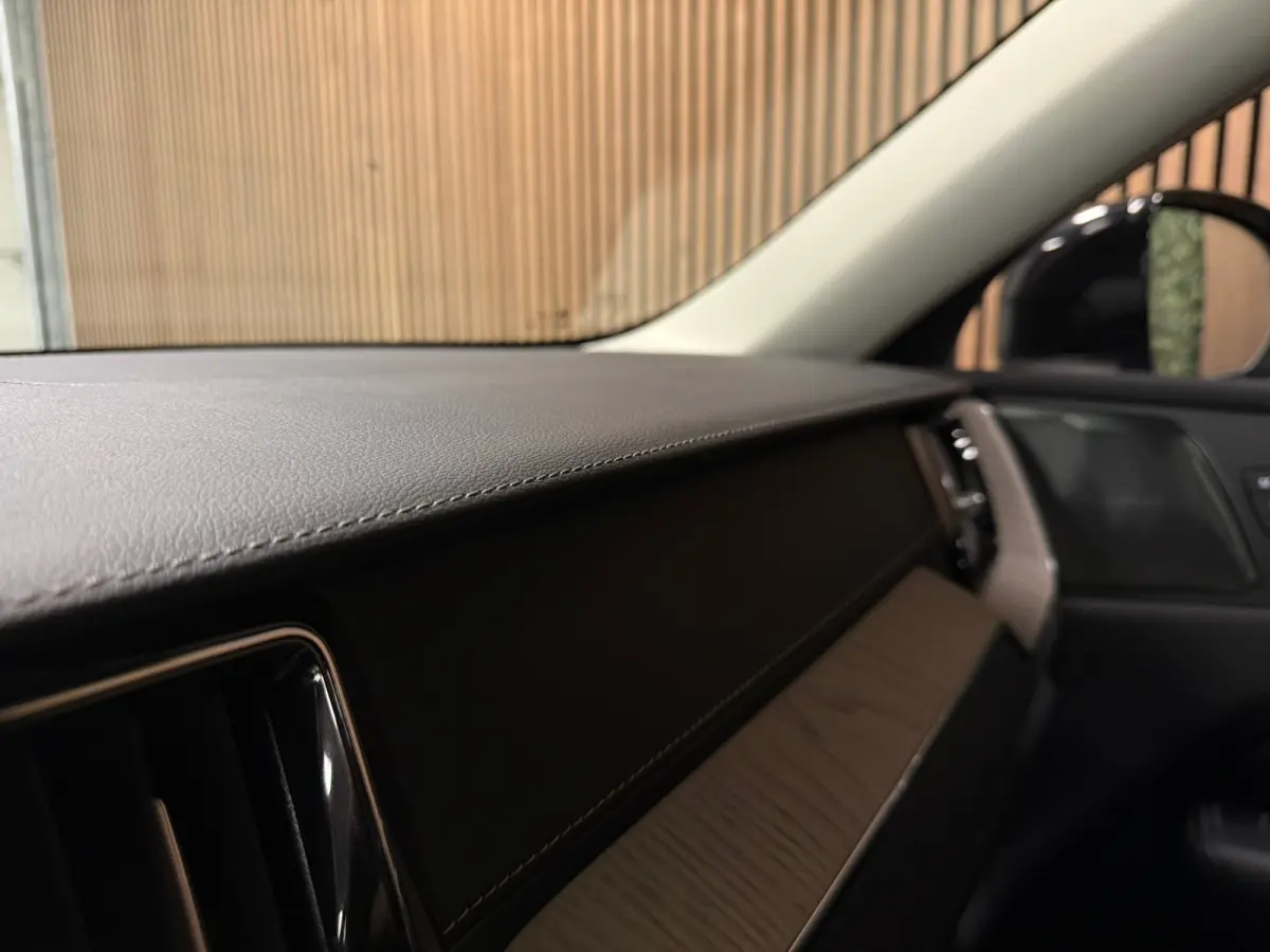 T6 AWD Recharge Ultimate Bright Long Range | Luchtvering | Trekhaak | Head-Up Display | Harman Kardon | Parkeercamera | Adaptieve Cruise Control | Stoelverwarming | Stuurwielverwarming | Sch