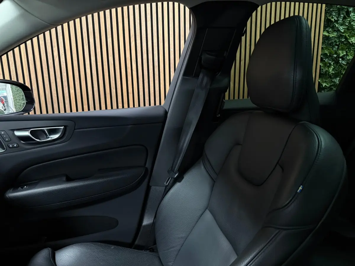 T6 AWD Recharge Ultimate Bright Long Range | Luchtvering | Trekhaak | Head-Up Display | Harman Kardon | Parkeercamera | Adaptieve Cruise Control | Stoelverwarming | Stuurwielverwarming | Sch