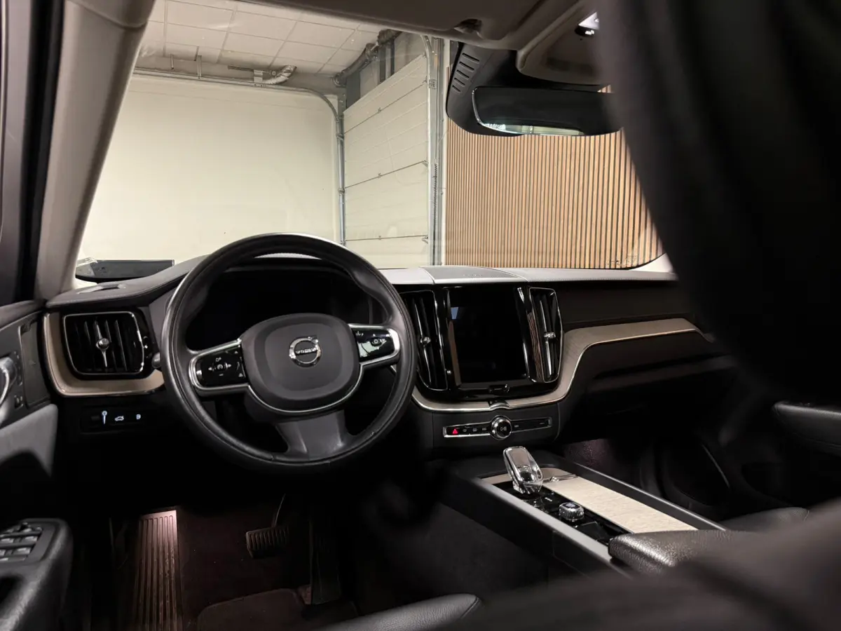 T6 AWD Recharge Ultimate Bright Long Range | Luchtvering | Trekhaak | Head-Up Display | Harman Kardon | Parkeercamera | Adaptieve Cruise Control | Stoelverwarming | Stuurwielverwarming | Sch