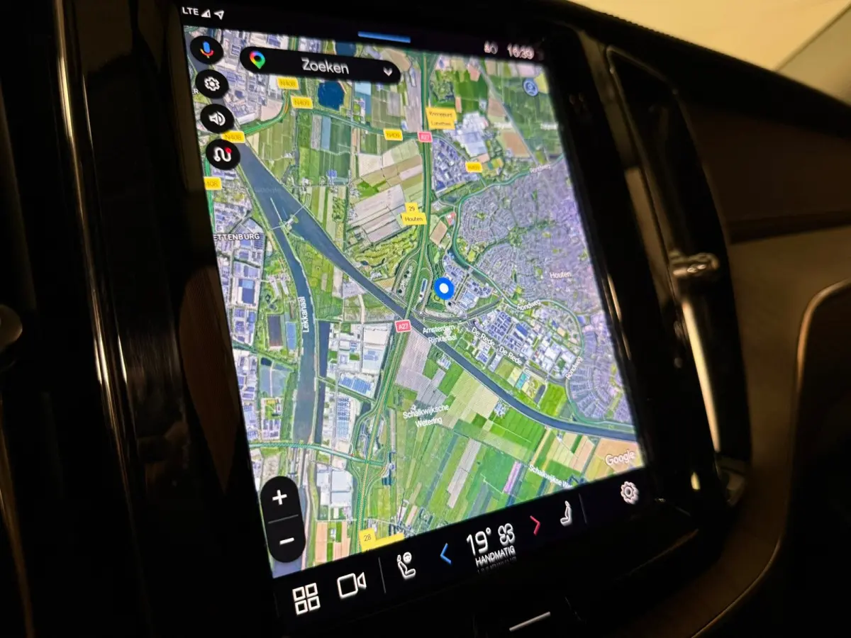 T6 AWD Recharge Ultimate Bright Long Range | Luchtvering | Trekhaak | Head-Up Display | Harman Kardon | Parkeercamera | Adaptieve Cruise Control | Stoelverwarming | Stuurwielverwarming | Sch