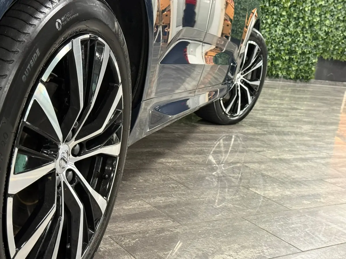 T8 AWD Recharge Plus Dark | Luchtvering | Trekhaak | 360° Camera | Harman Kardon | 455pk | Adaptieve Cruise Control | Stoelverwarming voor+achter | Stuurwielverwarming | Full LED Meesturend