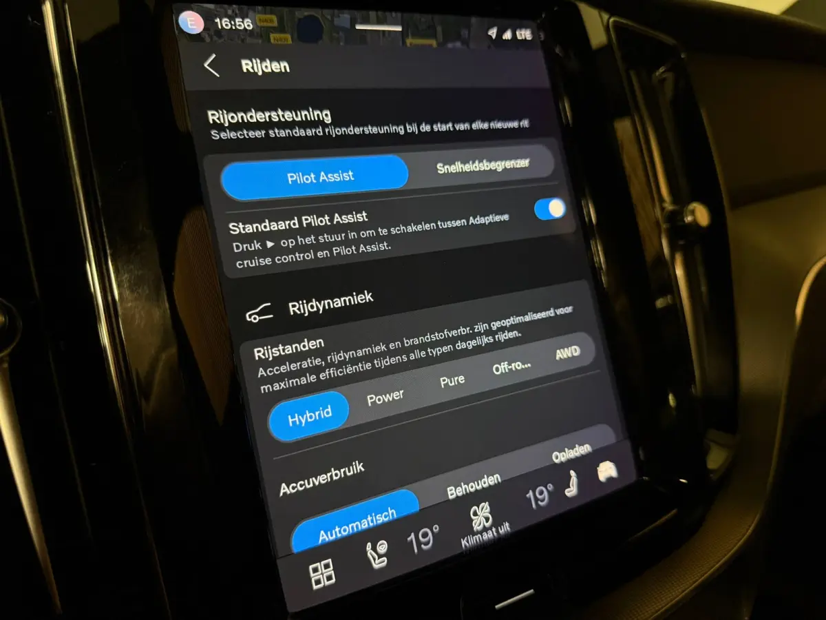 T8 AWD Recharge Plus Dark | Luchtvering | Trekhaak | 360° Camera | Harman Kardon | 455pk | Adaptieve Cruise Control | Stoelverwarming voor+achter | Stuurwielverwarming | Full LED Meesturend