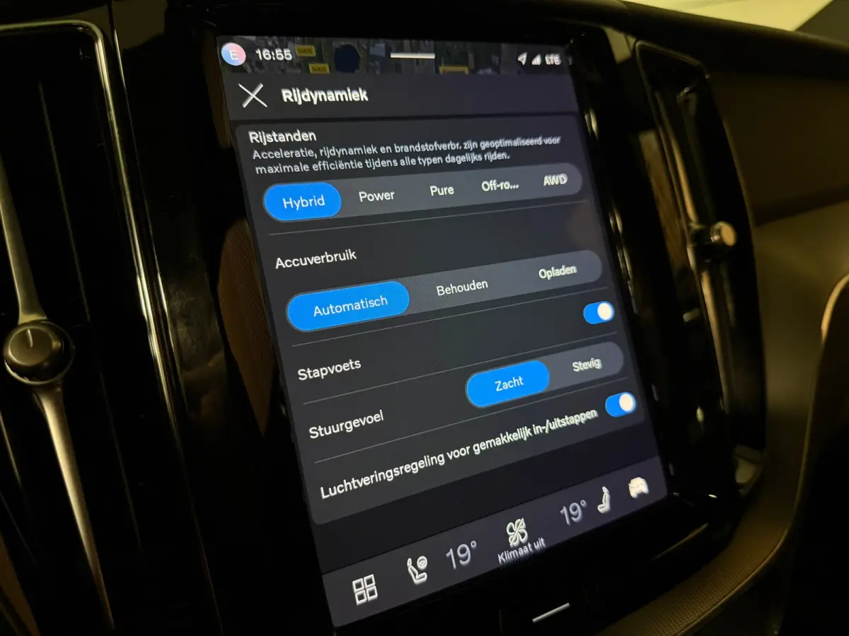 T8 AWD Recharge Plus Dark | Luchtvering | Trekhaak | 360° Camera | Harman Kardon | 455pk | Adaptieve Cruise Control | Stoelverwarming voor+achter | Stuurwielverwarming | Full LED Meesturend