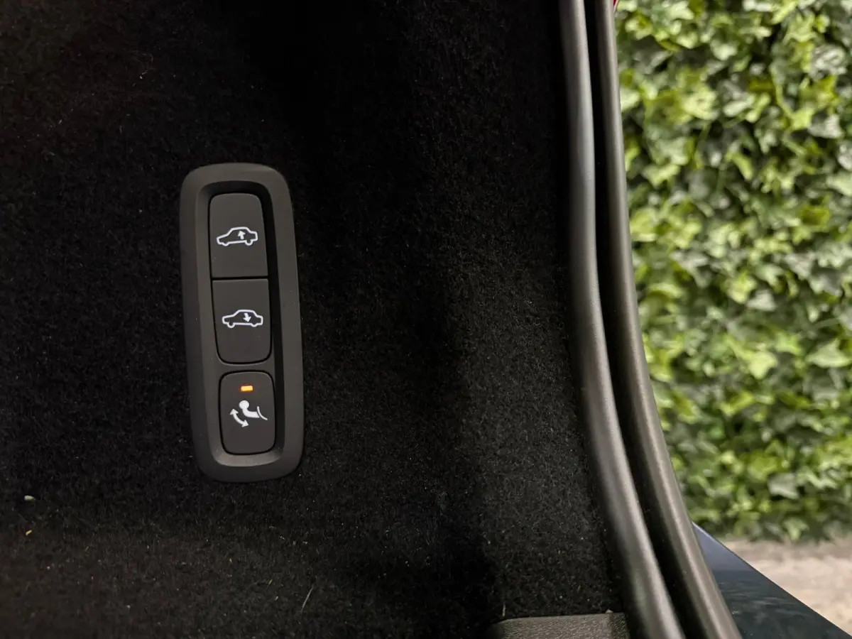 T8 AWD Recharge Plus Dark | Luchtvering | Trekhaak | 360° Camera | Harman Kardon | 455pk | Adaptieve Cruise Control | Stoelverwarming voor+achter | Stuurwielverwarming | Full LED Meesturend