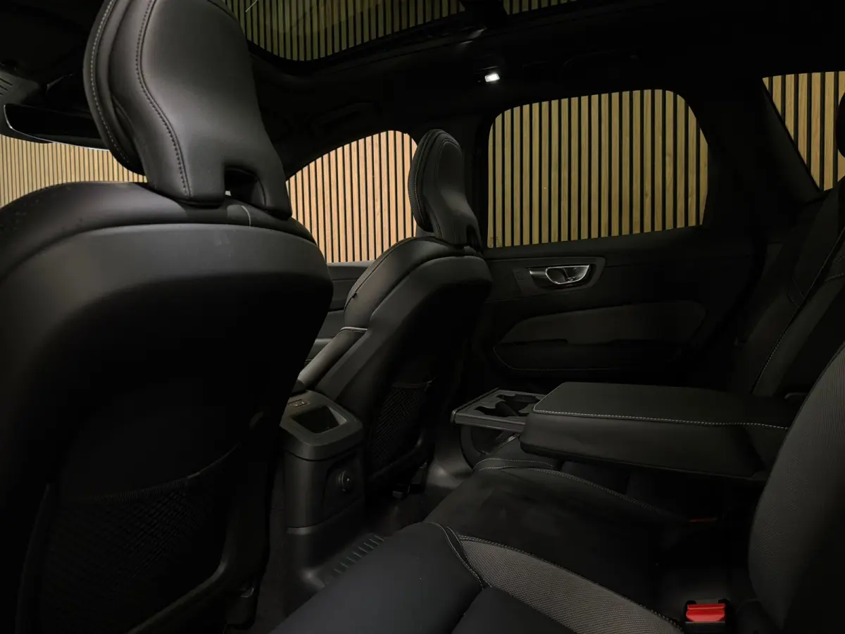 T8 AWD Recharge Plus Dark | Luchtvering | Trekhaak | 360° Camera | Harman Kardon | 455pk | Adaptieve Cruise Control | Stoelverwarming voor+achter | Stuurwielverwarming | Full LED Meesturend