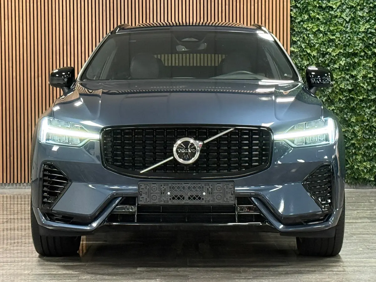 T8 AWD Recharge Plus Dark | Luchtvering | Trekhaak | 360° Camera | Harman Kardon | 455pk | Adaptieve Cruise Control | Stoelverwarming voor+achter | Stuurwielverwarming | Full LED Meesturend