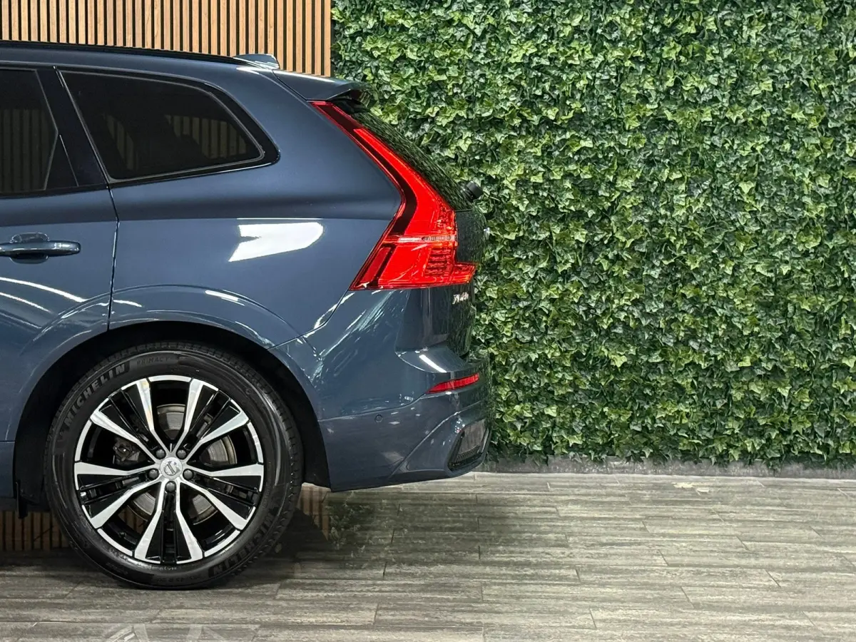 T8 AWD Recharge Plus Dark | Luchtvering | Trekhaak | 360° Camera | Harman Kardon | 455pk | Adaptieve Cruise Control | Stoelverwarming voor+achter | Stuurwielverwarming | Full LED Meesturend