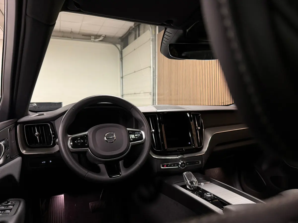 T8 AWD Recharge Plus Dark | Luchtvering | Trekhaak | 360° Camera | Harman Kardon | 455pk | Adaptieve Cruise Control | Stoelverwarming voor+achter | Stuurwielverwarming | Full LED Meesturend