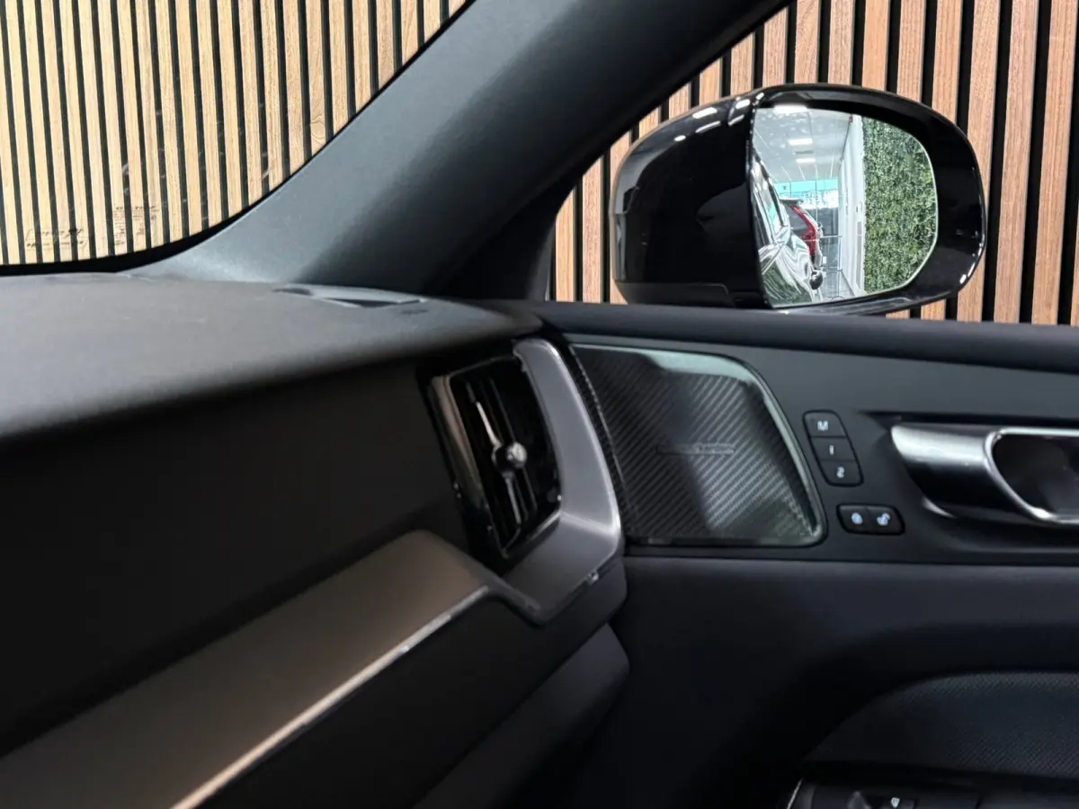 T8 AWD Recharge Plus Dark | Luchtvering | Trekhaak | 360° Camera | Harman Kardon | 455pk | Adaptieve Cruise Control | Stoelverwarming voor+achter | Stuurwielverwarming | Full LED Meesturend