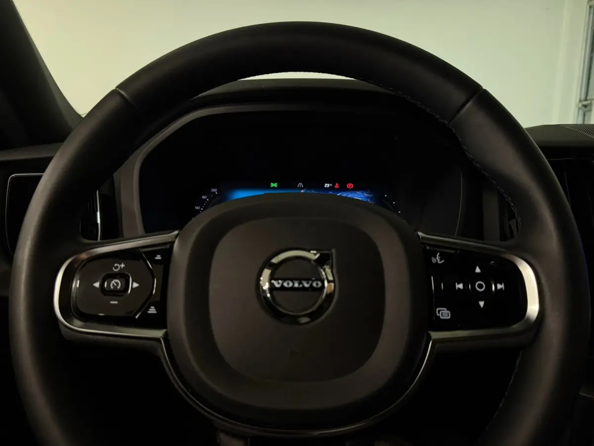 T8 AWD Recharge Plus Dark | Luchtvering | Trekhaak | 360° Camera | Harman Kardon | 455pk | Adaptieve Cruise Control | Stoelverwarming voor+achter | Stuurwielverwarming | Full LED Meesturend