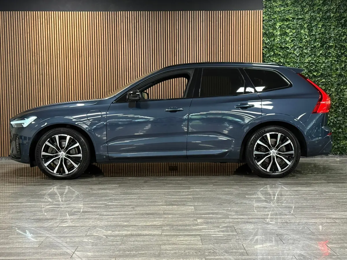 T8 AWD Recharge Plus Dark | Luchtvering | Trekhaak | 360° Camera | Harman Kardon | 455pk | Adaptieve Cruise Control | Stoelverwarming voor+achter | Stuurwielverwarming | Full LED Meesturend