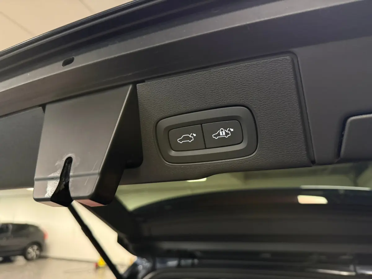 T8 AWD Recharge Plus Dark | Luchtvering | Trekhaak | 360° Camera | Harman Kardon | 455pk | Adaptieve Cruise Control | Stoelverwarming voor+achter | Stuurwielverwarming | Full LED Meesturend