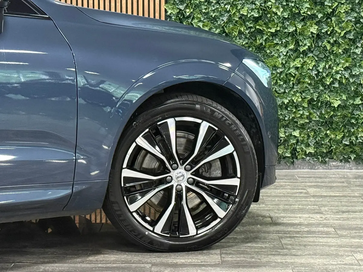 T8 AWD Recharge Plus Dark | Luchtvering | Trekhaak | 360° Camera | Harman Kardon | 455pk | Adaptieve Cruise Control | Stoelverwarming voor+achter | Stuurwielverwarming | Full LED Meesturend