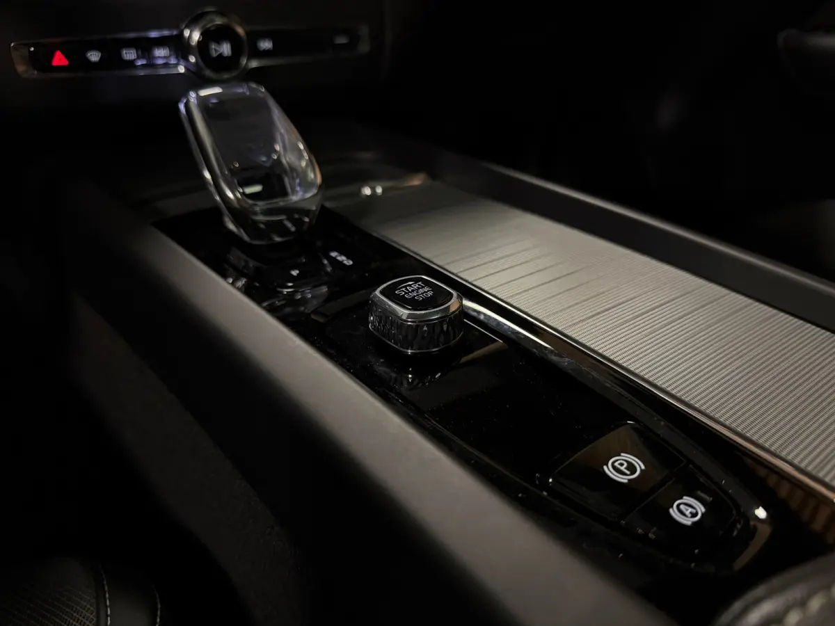 T8 AWD Recharge Plus Dark | Luchtvering | Trekhaak | 360° Camera | Harman Kardon | 455pk | Adaptieve Cruise Control | Stoelverwarming voor+achter | Stuurwielverwarming | Full LED Meesturend