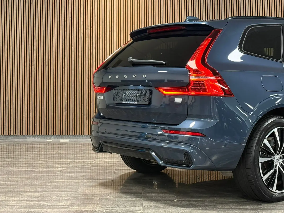T8 AWD Recharge Plus Dark | Luchtvering | Trekhaak | 360° Camera | Harman Kardon | 455pk | Adaptieve Cruise Control | Stoelverwarming voor+achter | Stuurwielverwarming | Full LED Meesturend