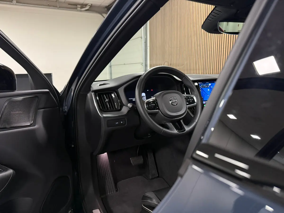 T8 AWD Recharge Plus Dark | Luchtvering | Trekhaak | 360° Camera | Harman Kardon | 455pk | Adaptieve Cruise Control | Stoelverwarming voor+achter | Stuurwielverwarming | Full LED Meesturend
