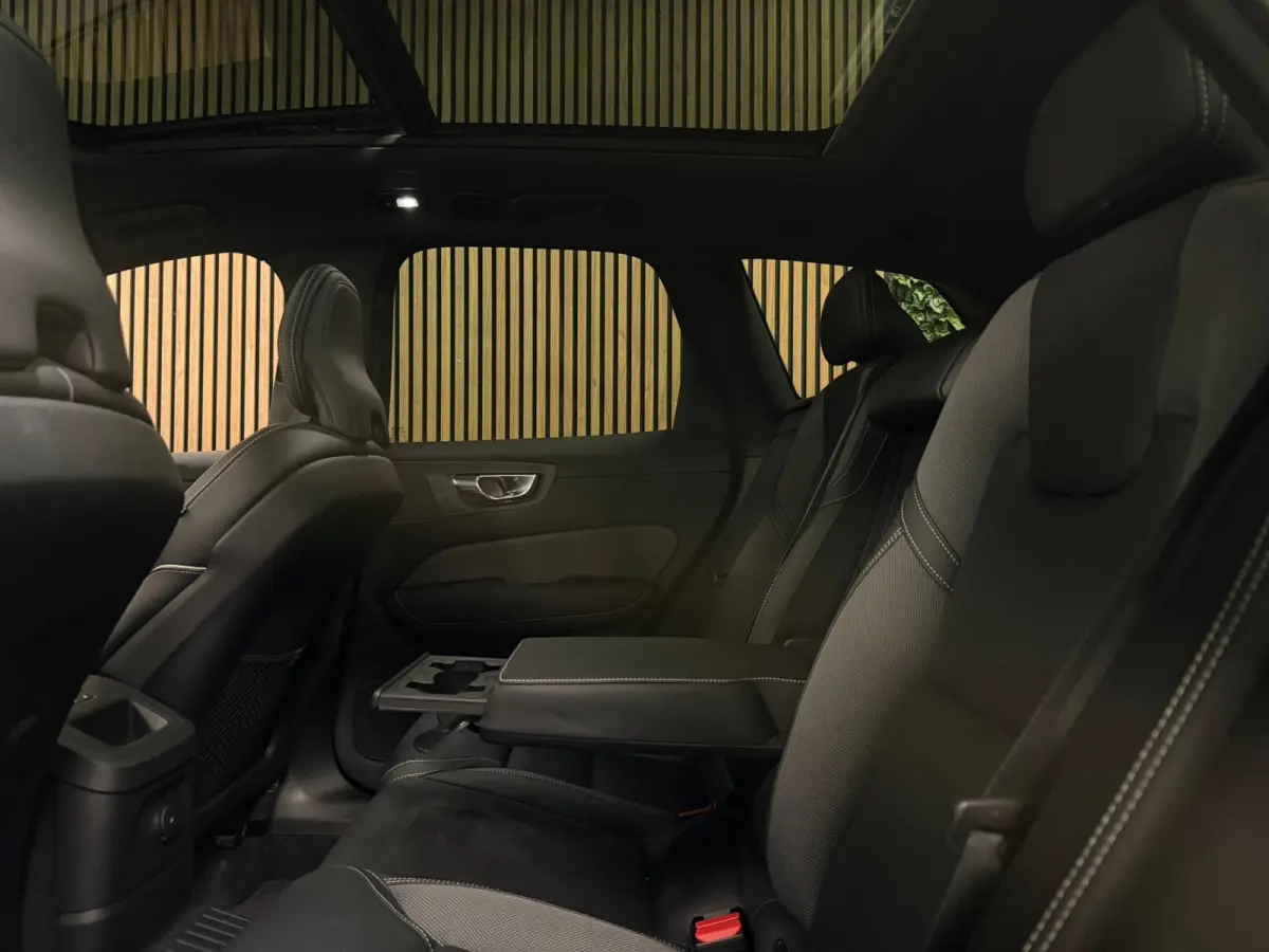 T8 AWD Recharge Plus Dark | Luchtvering | Trekhaak | 360° Camera | Harman Kardon | 455pk | Adaptieve Cruise Control | Stoelverwarming voor+achter | Stuurwielverwarming | Full LED Meesturend