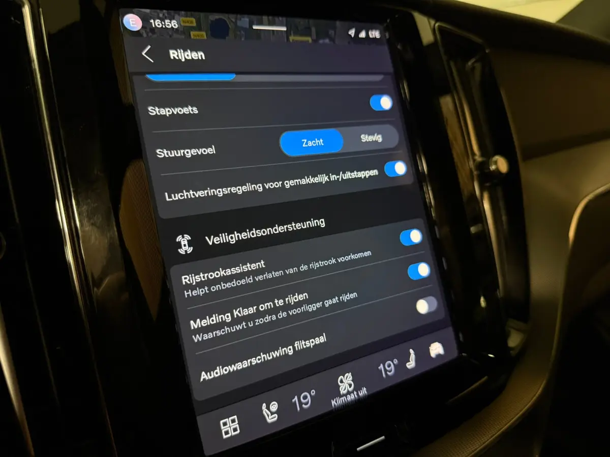 T8 AWD Recharge Plus Dark | Luchtvering | Trekhaak | 360° Camera | Harman Kardon | 455pk | Adaptieve Cruise Control | Stoelverwarming voor+achter | Stuurwielverwarming | Full LED Meesturend