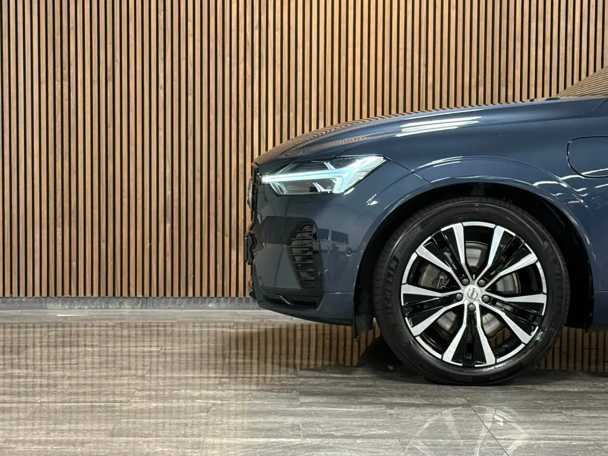 T8 AWD Recharge Plus Dark | Luchtvering | Trekhaak | 360° Camera | Harman Kardon | 455pk | Adaptieve Cruise Control | Stoelverwarming voor+achter | Stuurwielverwarming | Full LED Meesturend