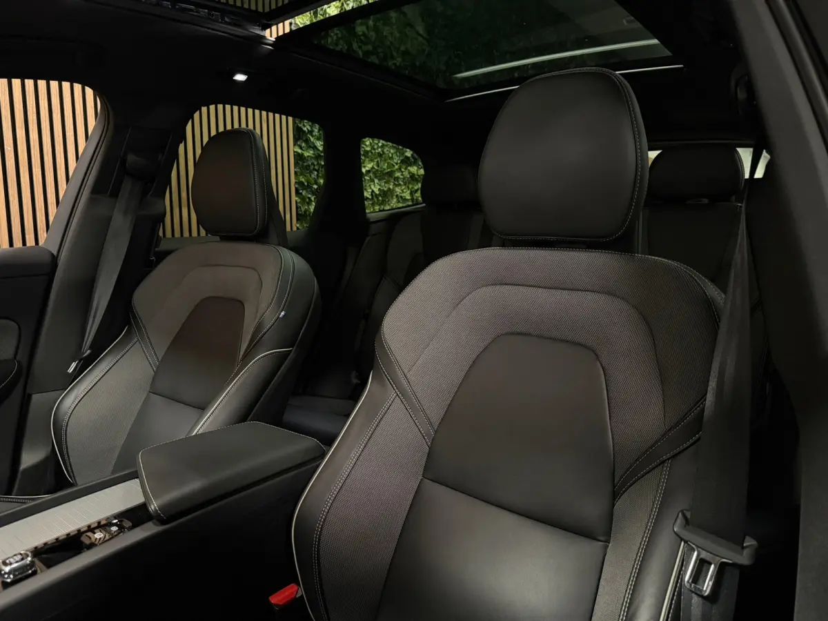 T8 AWD Recharge Plus Dark | Luchtvering | Trekhaak | 360° Camera | Harman Kardon | 455pk | Adaptieve Cruise Control | Stoelverwarming voor+achter | Stuurwielverwarming | Full LED Meesturend