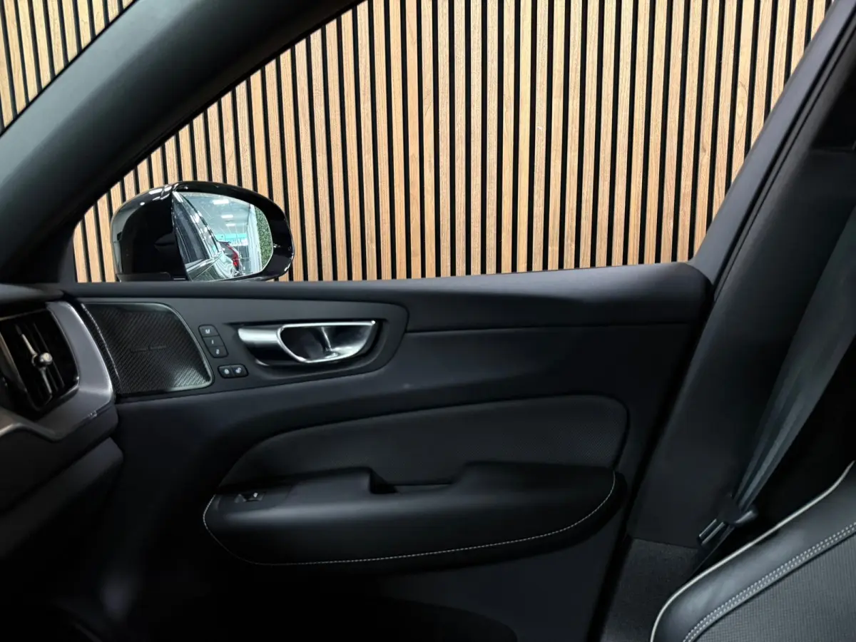 T8 AWD Recharge Plus Dark | Luchtvering | Trekhaak | 360° Camera | Harman Kardon | 455pk | Adaptieve Cruise Control | Stoelverwarming voor+achter | Stuurwielverwarming | Full LED Meesturend