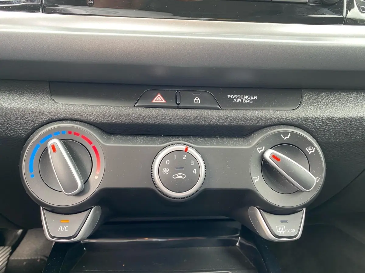 1.0 T-GDi MHEV DynamicLine | Airco | AppleCarPlay Android Auto | 16 inch LM velgen | Parkeercamera | Cruise control | Lineassist |