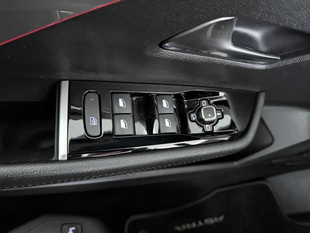1.2 Turbo GS Trekhaak | All-seasons | Apple Carplay/Android Auto|telefoonintegratie premium | Cruise control adaptief met Stop&Go | Electronic climate controle