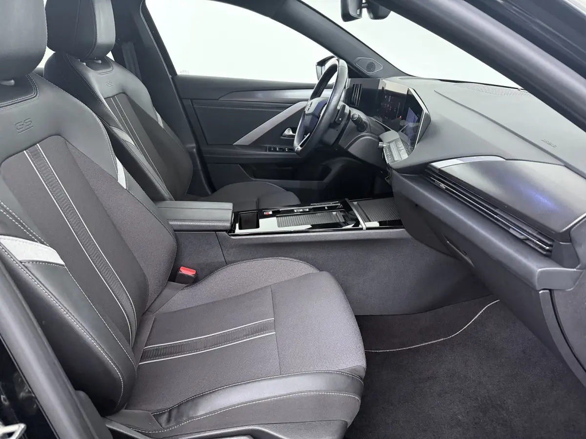 1.2 Turbo GS Trekhaak | All-seasons | Apple Carplay/Android Auto|telefoonintegratie premium | Cruise control adaptief met Stop&Go | Electronic climate controle