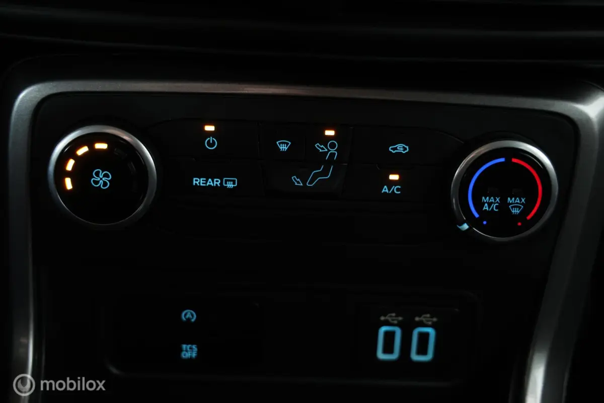 1.0 EcoBoost Titanium - Trekhaak - Carplay - Cruise control