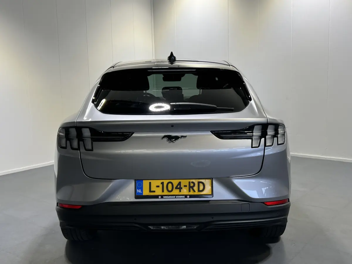 Extended RWD 98 kWh | Navigatie/Android/Apple Carplay | Panoramadak | Voorstoelen/Stuur/Voorruit Verwarmd | Cruise Control Adaptief | Achteruitrijcamera |