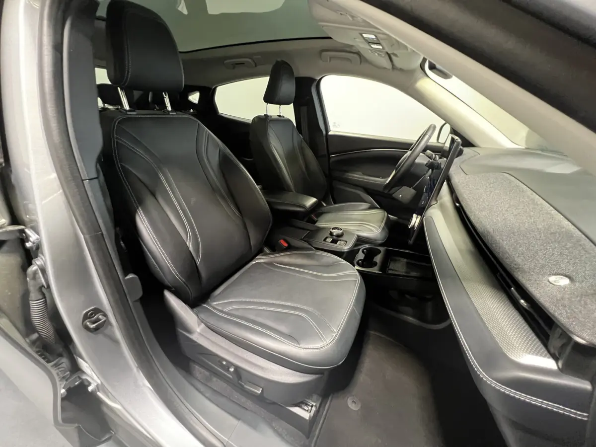 Extended RWD 98 kWh | Navigatie/Android/Apple Carplay | Panoramadak | Voorstoelen/Stuur/Voorruit Verwarmd | Cruise Control Adaptief | Achteruitrijcamera |