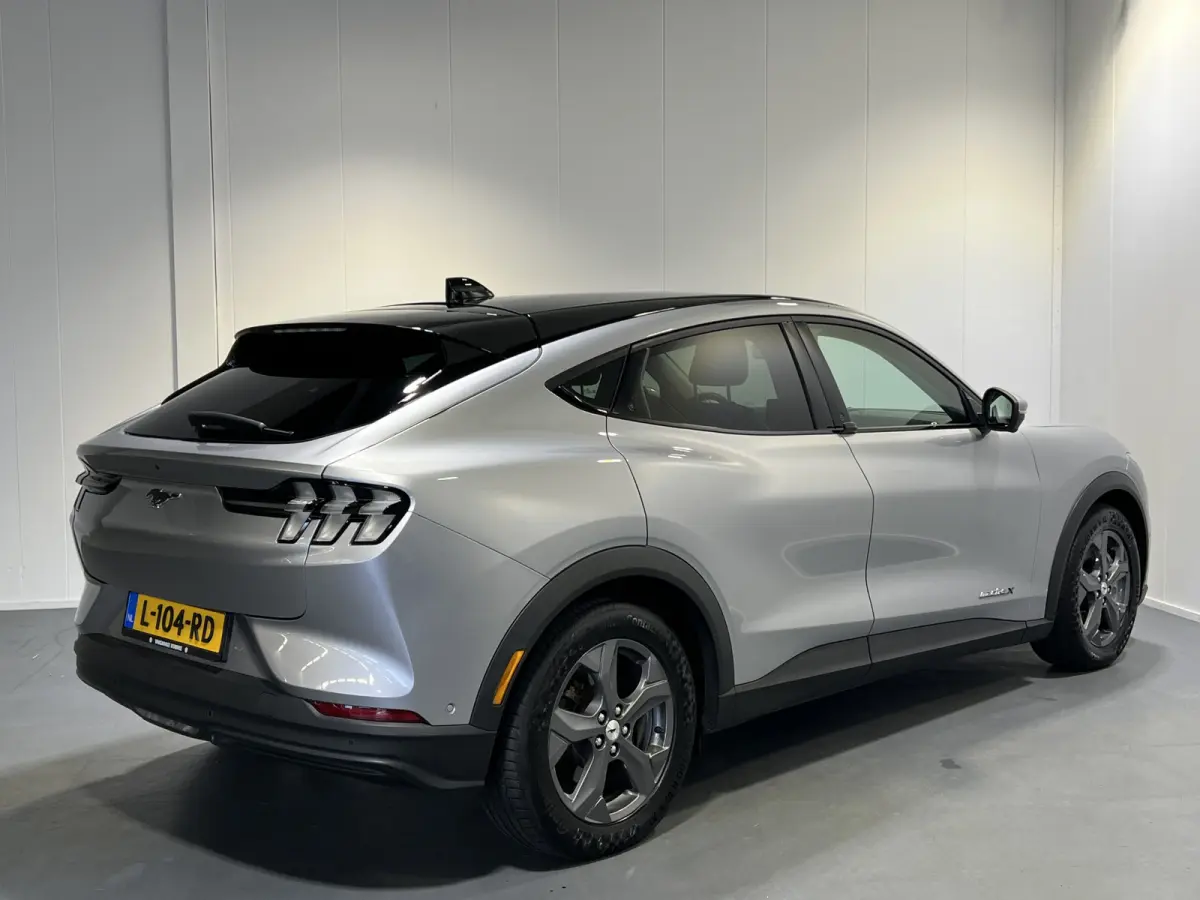 Extended RWD 98 kWh | Navigatie/Android/Apple Carplay | Panoramadak | Voorstoelen/Stuur/Voorruit Verwarmd | Cruise Control Adaptief | Achteruitrijcamera |