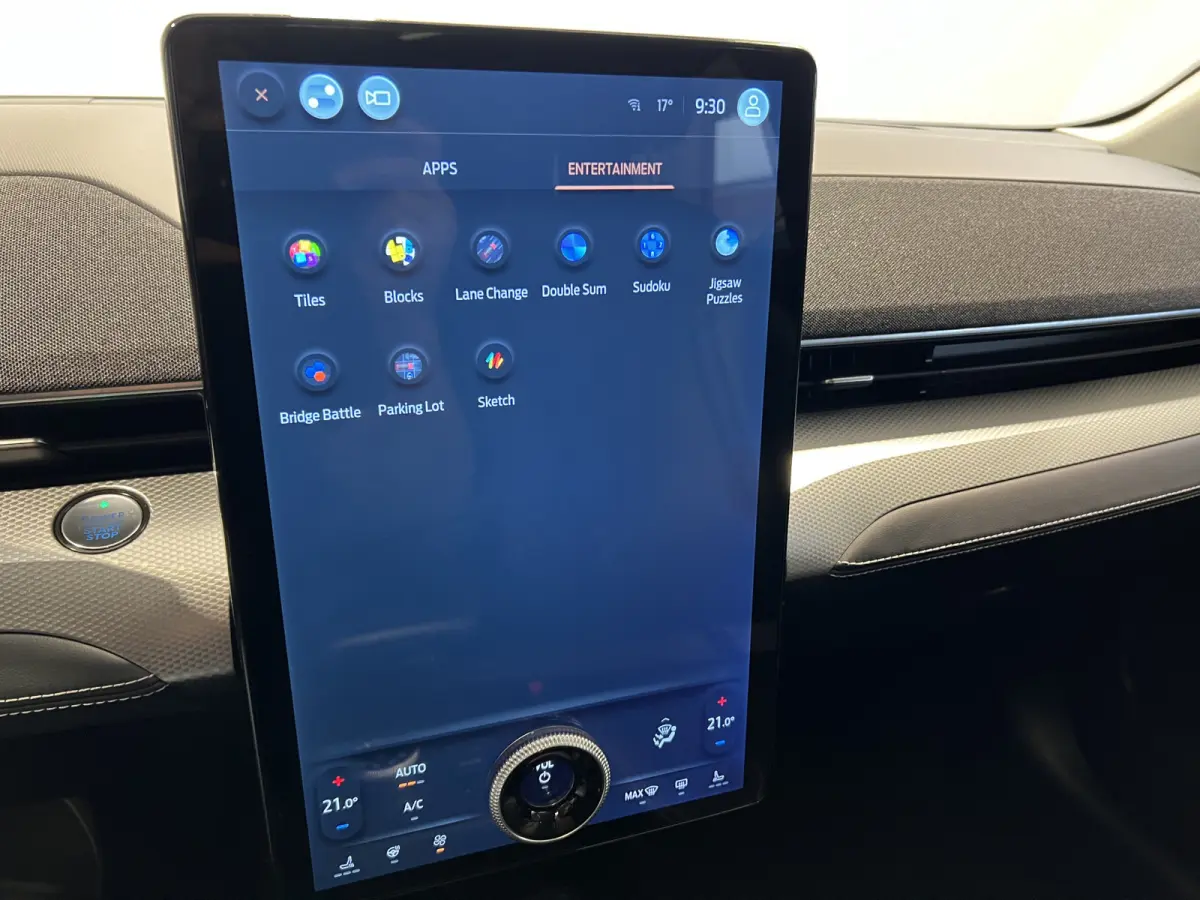 Extended RWD 98 kWh | Navigatie/Android/Apple Carplay | Panoramadak | Voorstoelen/Stuur/Voorruit Verwarmd | Cruise Control Adaptief | Achteruitrijcamera |