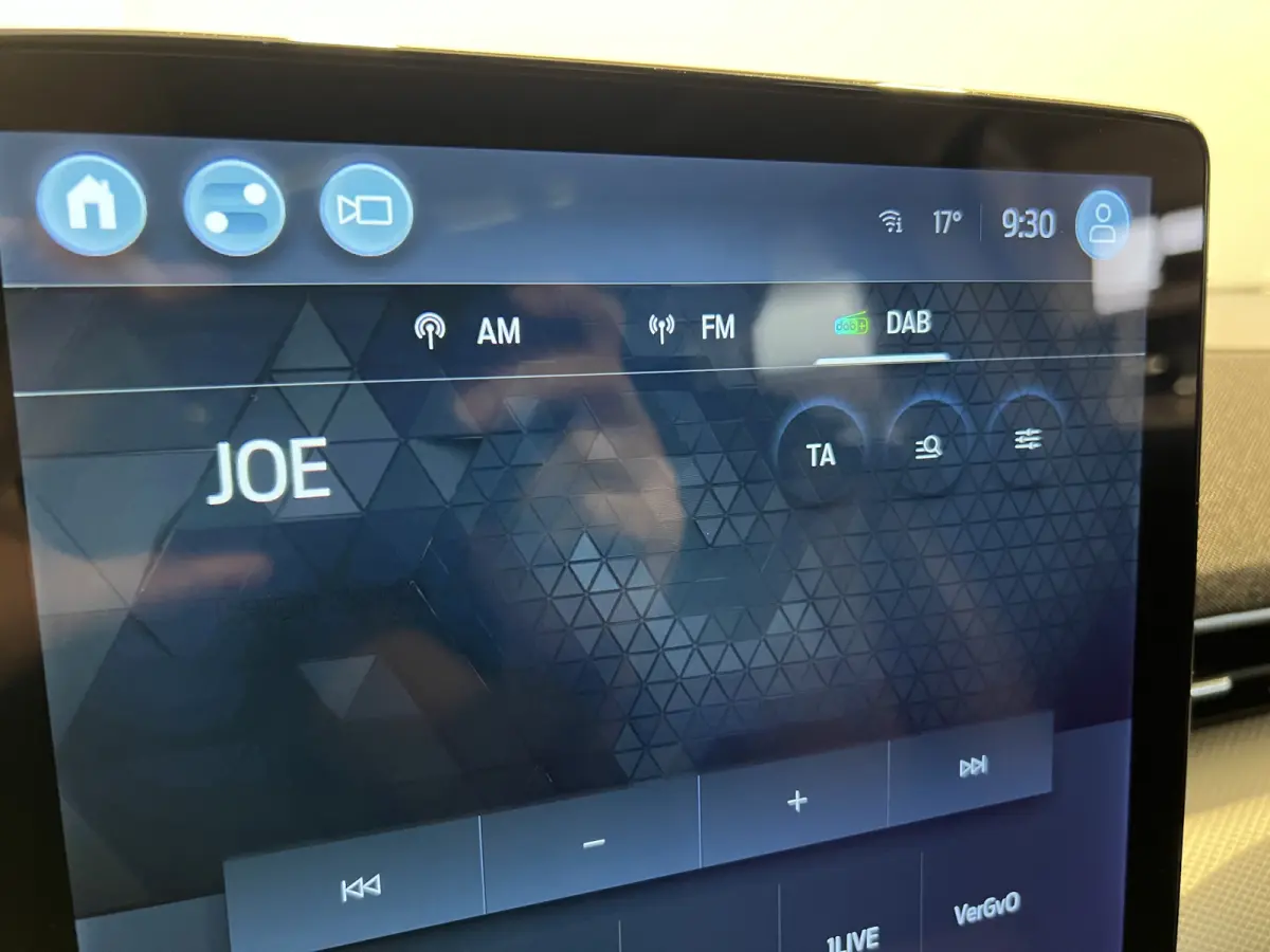 Extended RWD 98 kWh | Navigatie/Android/Apple Carplay | Panoramadak | Voorstoelen/Stuur/Voorruit Verwarmd | Cruise Control Adaptief | Achteruitrijcamera |
