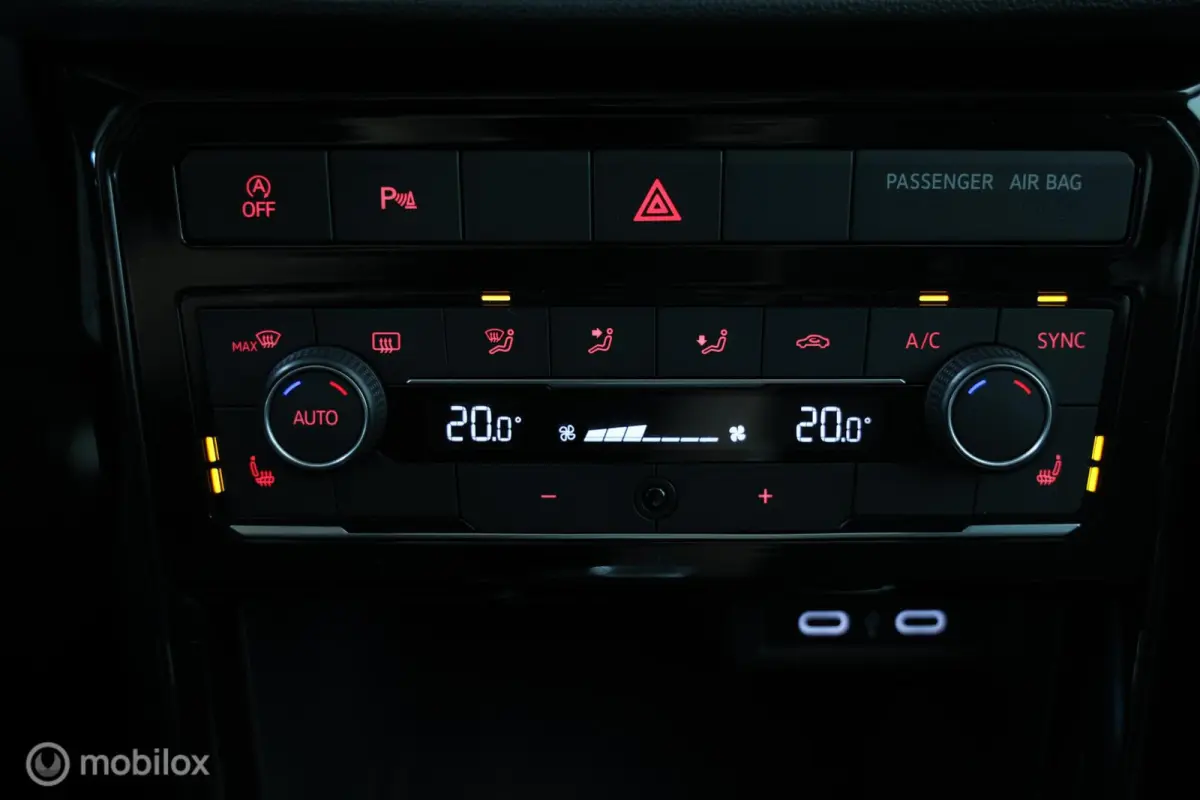 1.0 TSI Style - Trekhaak afneembaar - Carplay - Stoelverwarming