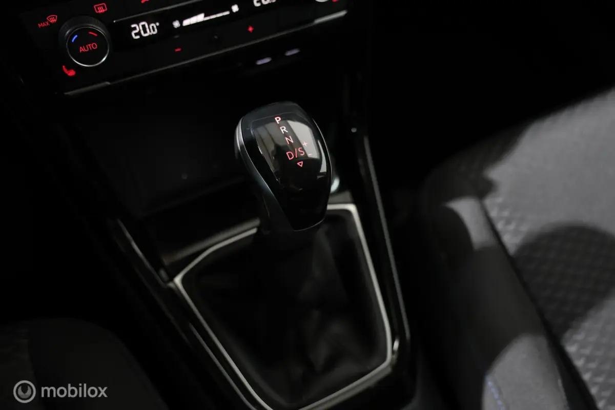 1.0 TSI Style - Trekhaak afneembaar - Carplay - Stoelverwarming